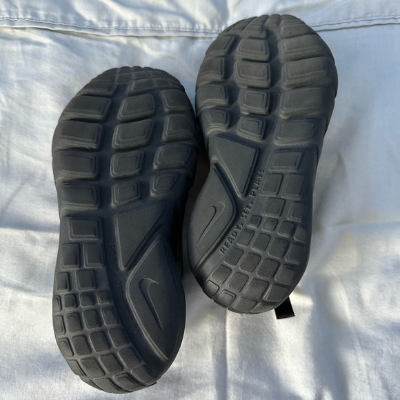 Nike Flex Runner 2 Slip-On Sneaker - Picture 8 of 8